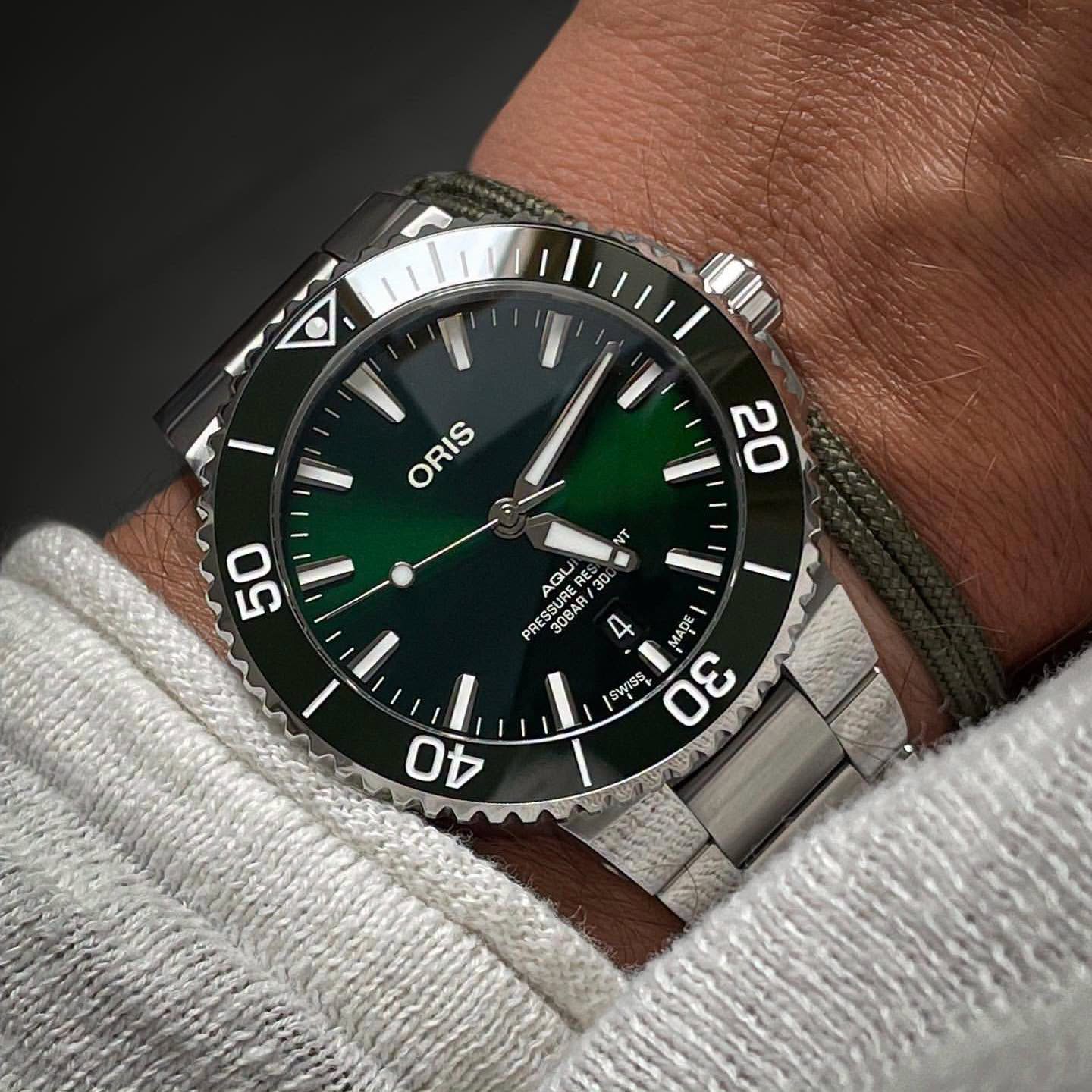 Oris Aquis Date – 01 733 7730 4157-07 8 24 05PEB